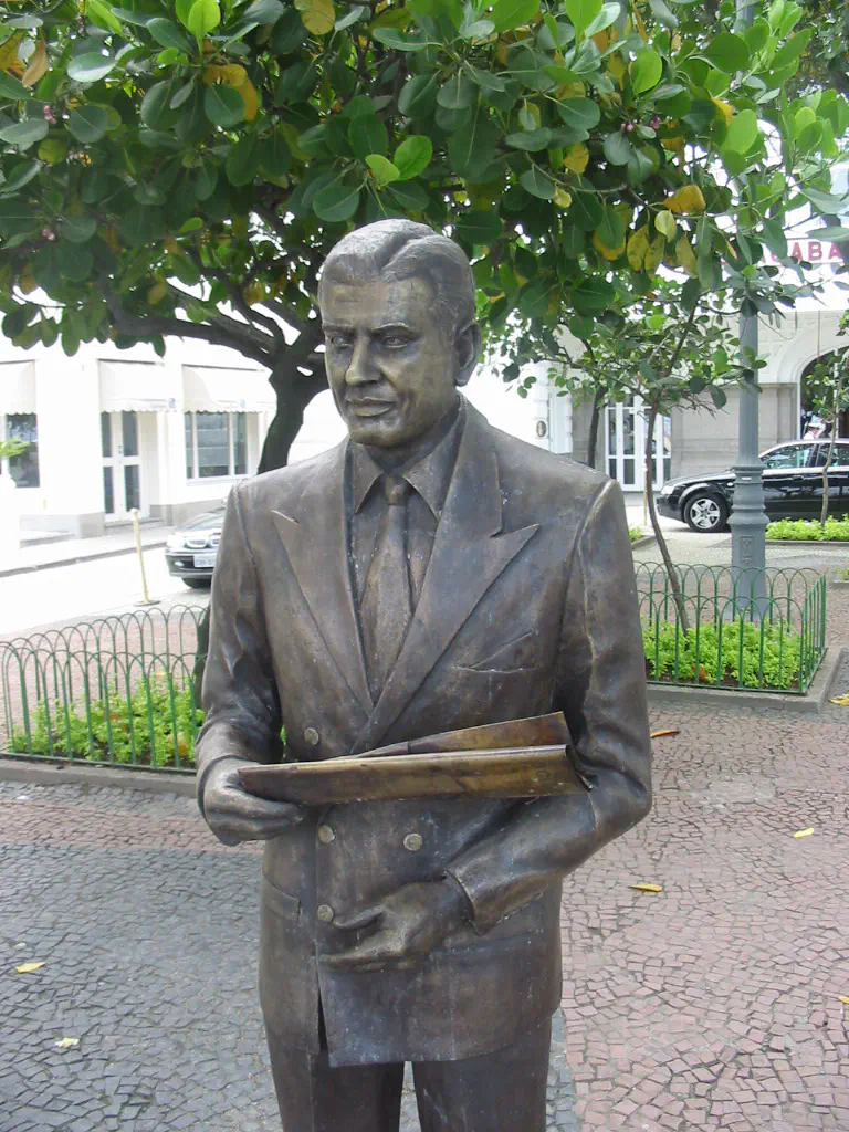 Ibrahim Sued estatua